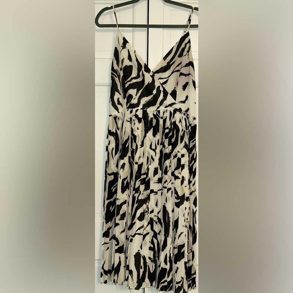 Black and White Abstract Print Dress